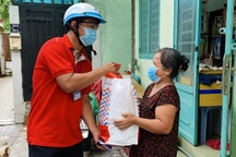 Người dân TPHCM có thể đăng ký trực tuyến để nhận tiền hỗ trợ, túi an sinh