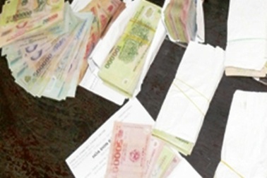 Chôm của đồng nghiệp cũ gần 300 triệu đồng