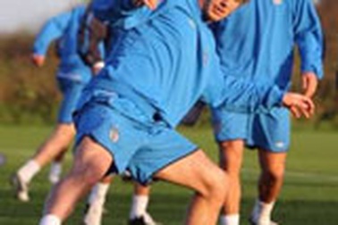 Tuyển Anh mặc cả tiền thưởng