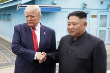 Ông Trump mềm mỏng bất thường sau 3 vụ phóng tên lửa của Triều Tiên