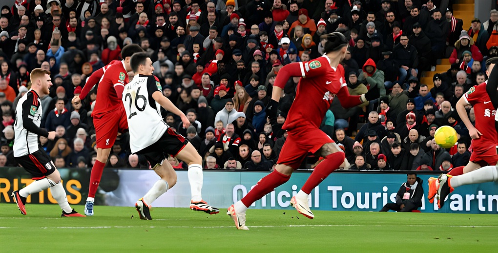 3 phút thăng hoa, Liverpool ngược dòng hạ Fulham - 2