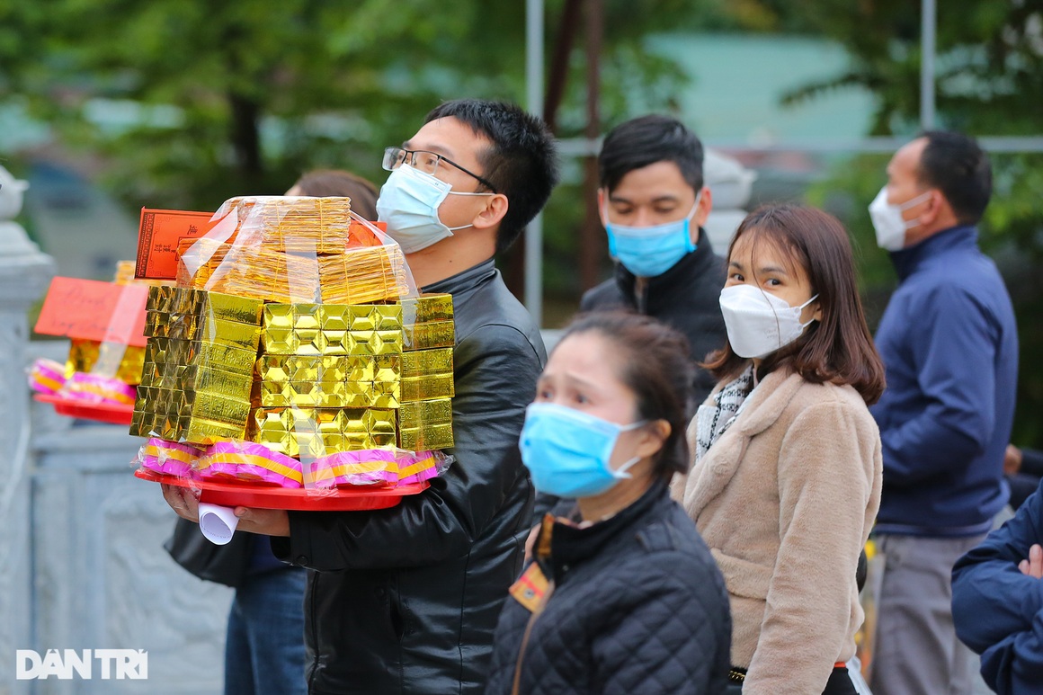Du khách tấp nập đổ về đền Bà Chúa Kho xin lộc trong ngày mở cửa trở lại - 6 Du khách tấp nập đổ về đền Bà Chúa Kho xin lộc trong ngày mở cửa trở lại - 6