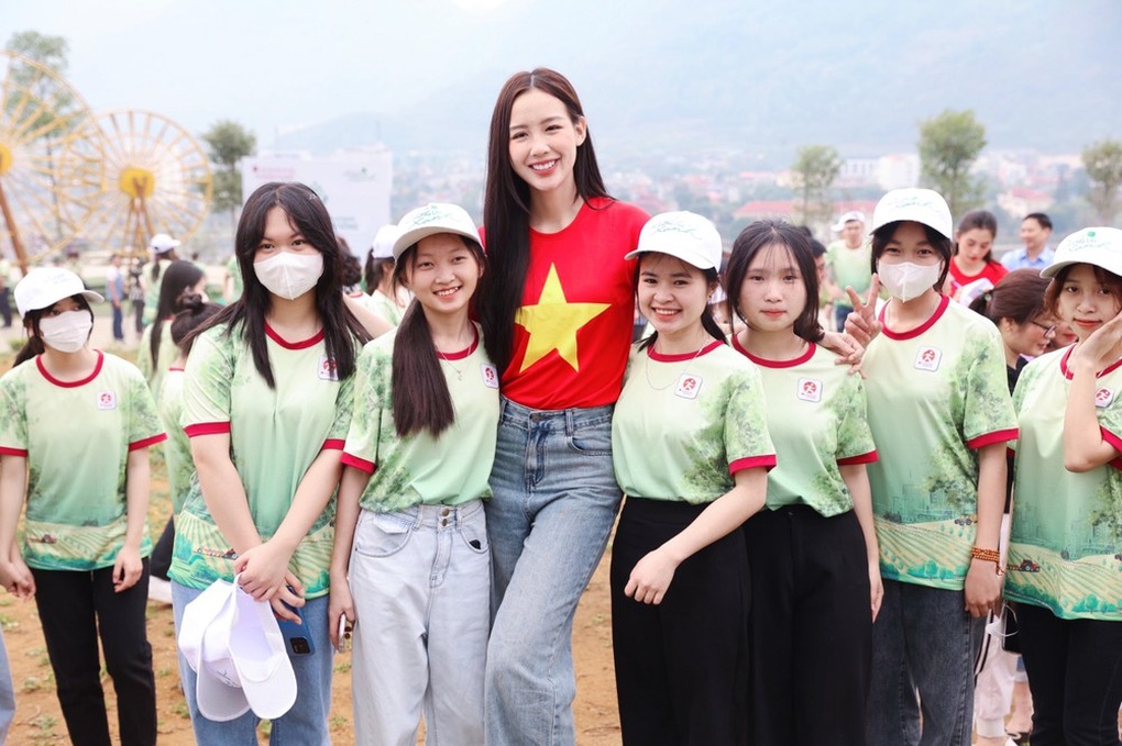 Hoa hậu cao 1,85m Lê Nguyễn Bảo Ngọc làm gì trong nửa năm đương nhiệm? - 3 Hoa hậu cao 1,85m Lê Nguyễn Bảo Ngọc làm gì trong nửa năm đương nhiệm? - 3