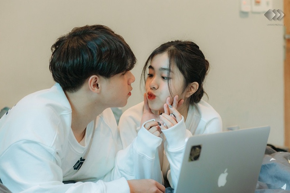 Cặp trai xinh gái đẹp trường Báo khoe ảnh tình yêu ngọt lịm - 7 Cặp trai xinh gái đẹp trường Báo khoe ảnh tình yêu ngọt lịm - 7