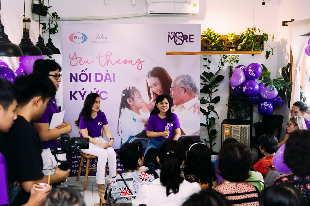 Yêu thương nhiều hơn: Liều thuốc cho người bệnh Alzheimer - 4 Yêu thương nhiều hơn: Liều thuốc cho người bệnh Alzheimer - 4