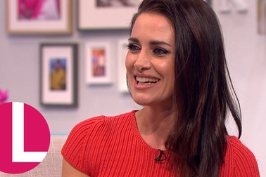 Kirsty Gallacher xinh đẹp trả lời phỏng vấn