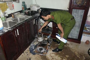 Cả gia đình bỏ chạy khỏi nhà vì bình gas phát nổ