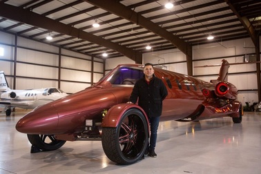 Cực chất: Xe limousine trong thân xác máy bay với giá hơn 1 triệu USD