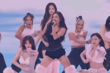 Nhóm nhạc nữ xứ Hàn diễn mờ nhạt tại Victoria's Secret Fashion Show