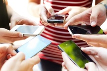 Học sinh dùng điện thoại, máy tính quá nhiều có thể trầm cảm