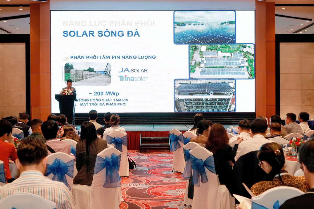 ເວທີສົນທະນາ “ພະລັງງານແບບຕັ້ງໜ້າ”: ແນະນຳວິທີແກ້ໄຂພະລັງງານແສງຕາເວັນທີ່ສະຫຼາດ - 3 Diễn đàn “Chủ động năng lượng”: Giới thiệu giải pháp điện mặt trời thông minh - 3