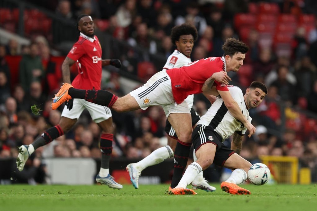 Nhận liền 3 thẻ đỏ, một quả phạt đền, Fulham thua ngược Man Utd - 1 Nhận liền 3 thẻ đỏ, một quả phạt đền, Fulham thua ngược Man Utd - 1