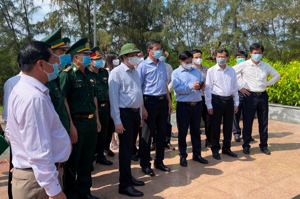 Bộ trưởng Bộ Y tế kiểm tra công tác phòng chống dịch Covid-19 ở Kiên Giang - 2 Bộ trưởng Bộ Y tế kiểm tra công tác phòng chống dịch Covid-19 ở Kiên Giang - 2
