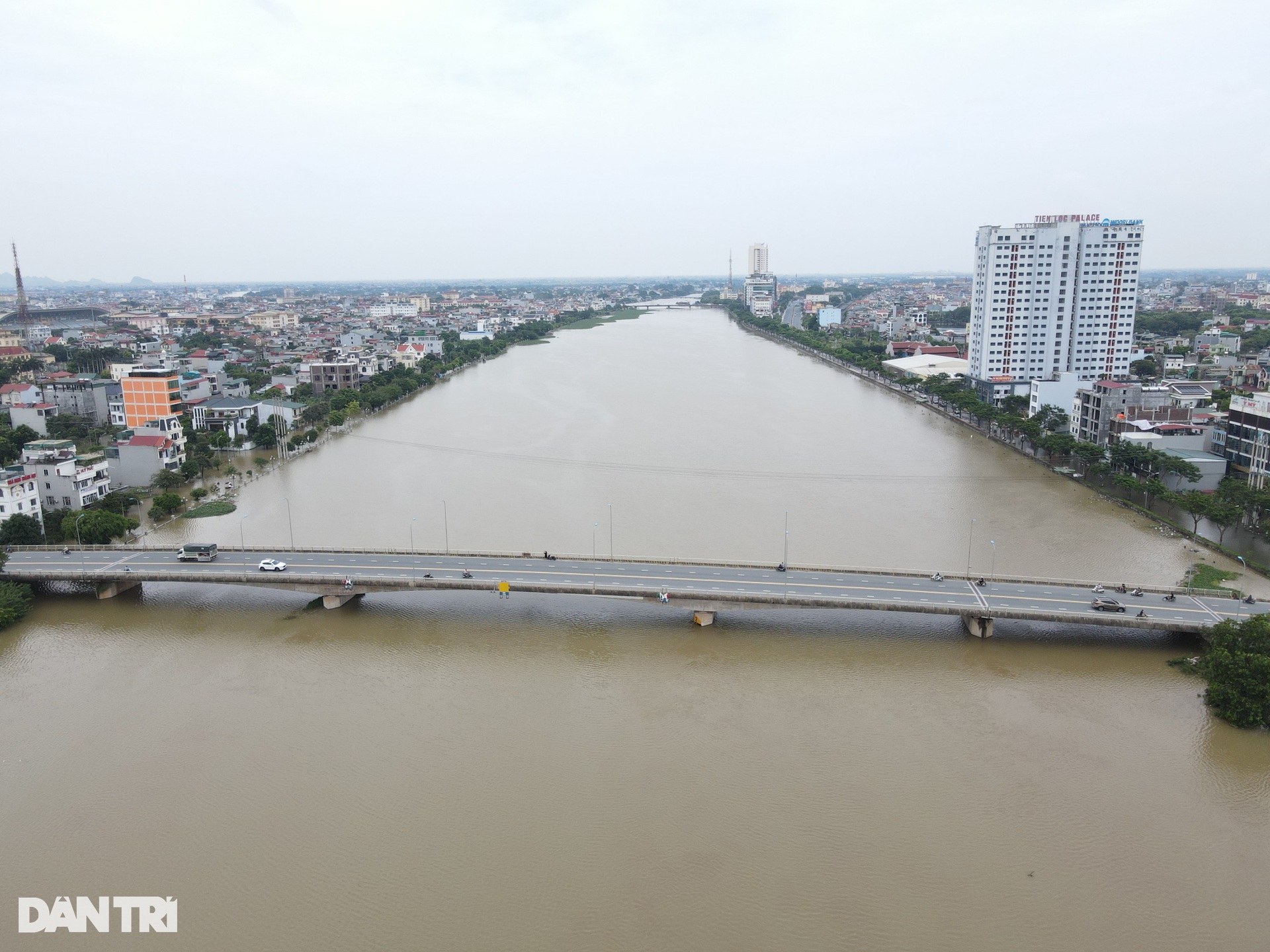 Nhiều khu dân cư ở Hà Nam vẫn ngập sâu khi nước sông Đáy dâng cao - 1