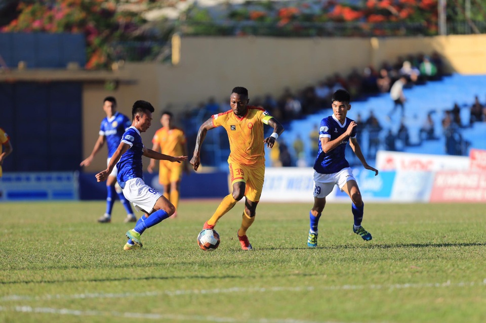 Merlo vô duyên, CLB Nam Định thua sát nút CLB Thanh Hoá - 2 Merlo vô duyên, CLB Nam Định thua sát nút CLB Thanh Hoá - 2