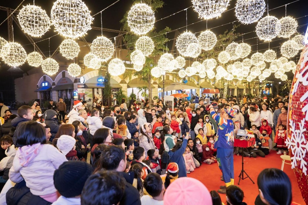 Mailand Hanoi City thu hút nghìn người dịp lễ Giáng sinh - 9 Mailand Hanoi City thu hút nghìn người dịp lễ Giáng sinh - 9