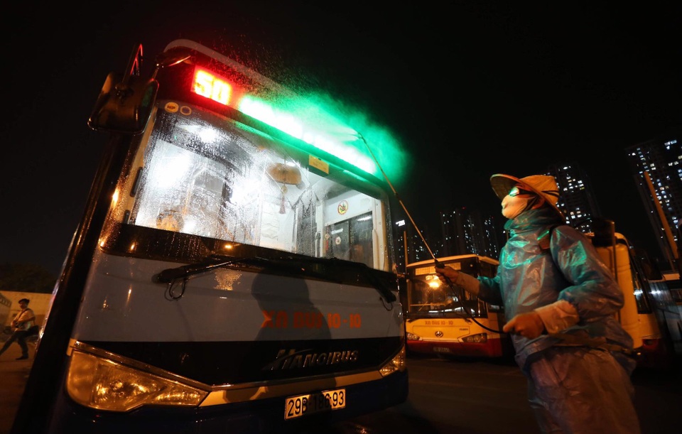 Hà Nội: Cách ly giám đốc và hơn 30 nhân viên xí nghiệp buýt có ca Covid-19 - 1 Hà Nội: Cách ly giám đốc và hơn 30 nhân viên xí nghiệp buýt có ca Covid-19 - 1