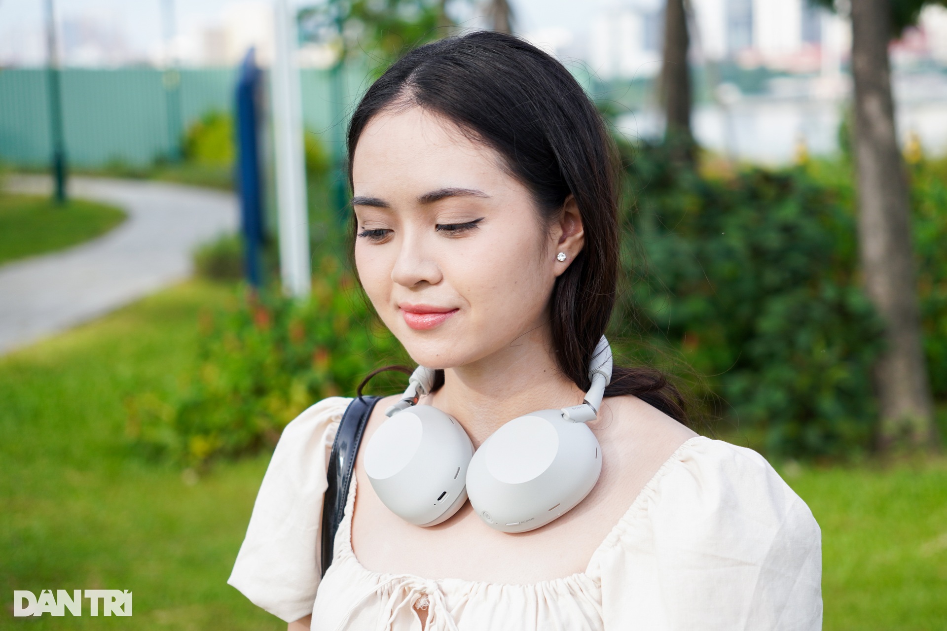 Trải nghiệm Sony WH-1000XM6: Đối thủ của Apple AirPods Max - 10