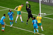 Australia thắng dễ dàng Ấn Độ, Uzbekistan hòa Syria