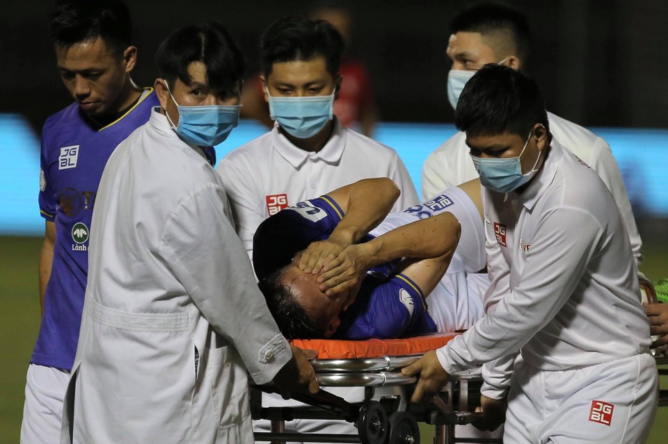 Đỗ Hùng Dũng gãy xương ống đồng, nghỉ thi đấu 1 năm - 1 Đỗ Hùng Dũng gãy xương ống đồng, nghỉ thi đấu 1 năm - 1