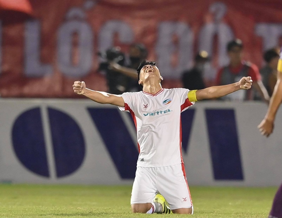 Cảm xúc vỡ òa của cầu thủ Viettel sau khi lên ngôi vô địch - 6