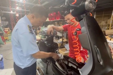 Hà Nội: Tiếp tục phát hiện một công ty “độ” xe đạp điện thành xe máy điện