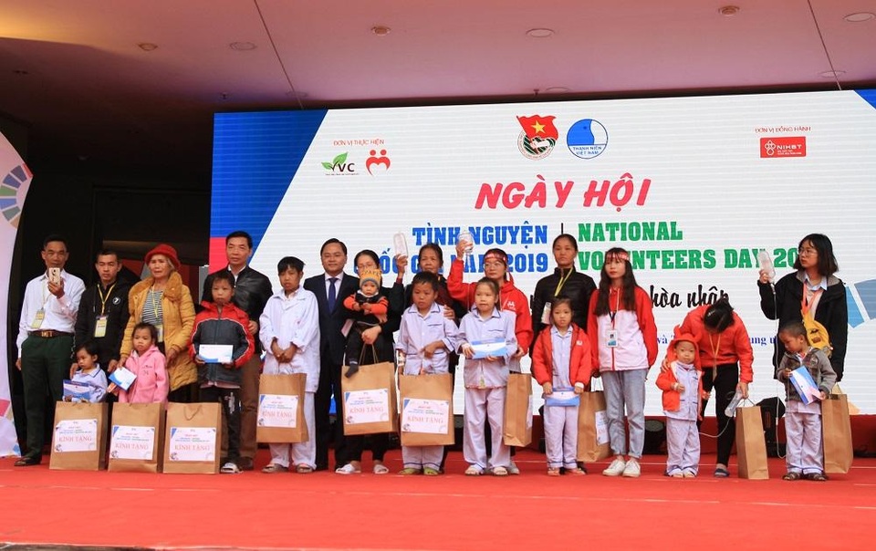 Hơn 1.000 bạn trẻ nhiệt huyết tham gia Ngày hội tình nguyện Quốc gia - 5 Hơn 1.000 bạn trẻ nhiệt huyết tham gia Ngày hội tình nguyện Quốc gia - 5