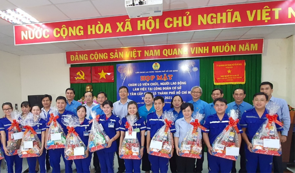 Tết sớm đến với những chiến sĩ tuyến đầu chống dịch Covid-19 - 2 Tết sớm đến với những chiến sĩ tuyến đầu chống dịch Covid-19 - 2