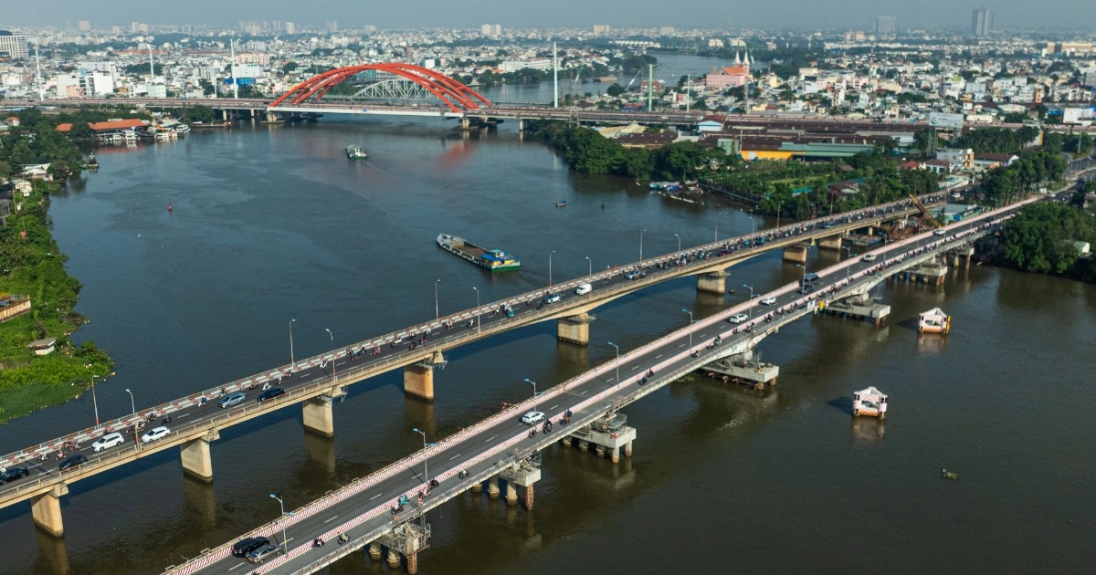 Cửa ngõ Đông Bắc TPHCM “dễ thở” sau khi cầu Bình Triệu 1 thông xe trở lại