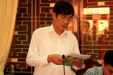 Đại diện Cty TNHH Đại Nguyên Dương và Cty TNHH MTV Nam Triệu làm việc với ngư dân