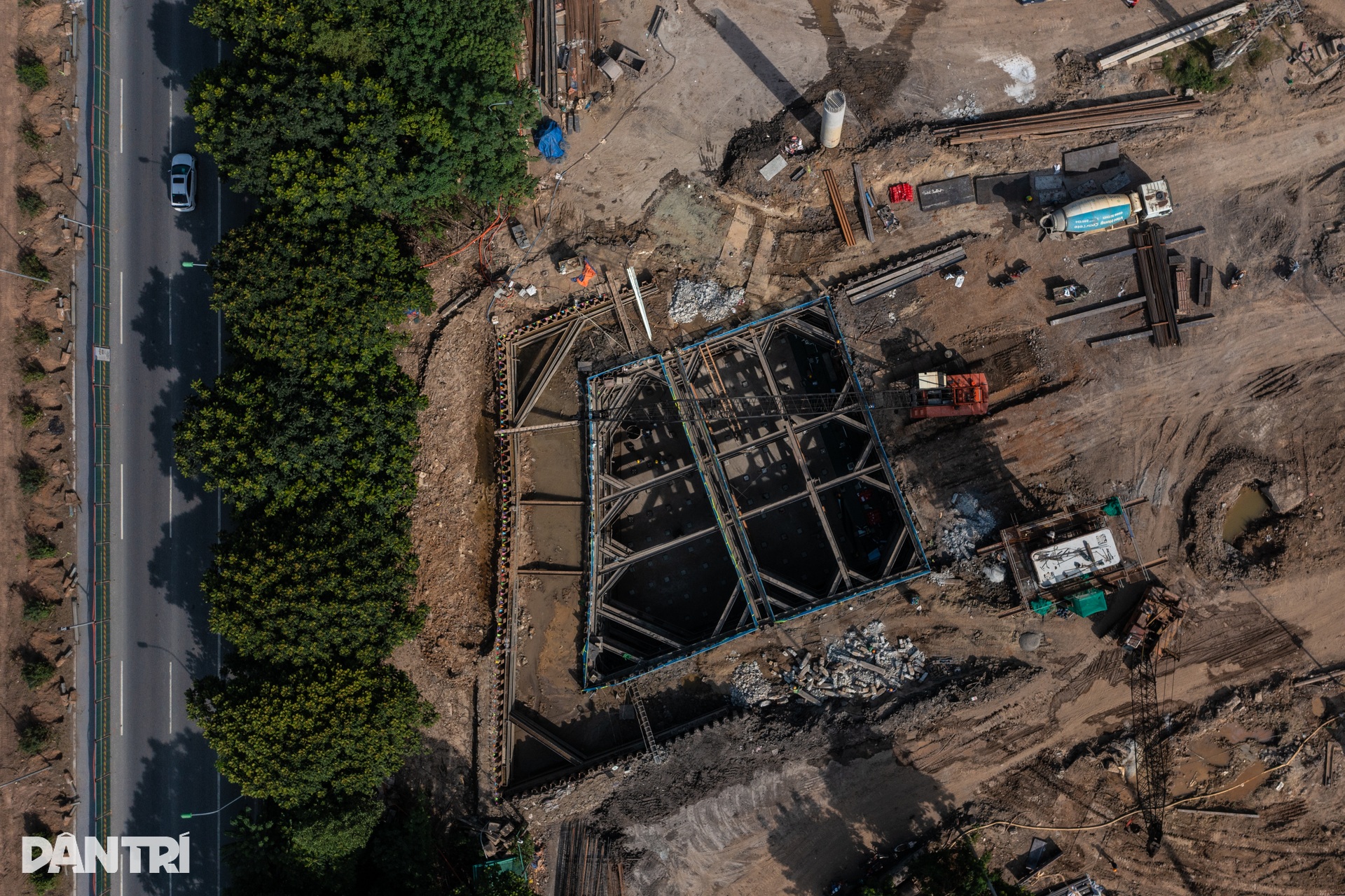 Hình ảnh đại công trường xây hầm chui gần 2.400 tỷ qua Đại lộ Thăng Long - 8 Hình ảnh đại công trường xây hầm chui gần 2.400 tỷ qua Đại lộ Thăng Long - 8