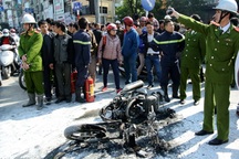 Hà Nội: Xe SH cháy trơ khung tại ngã tư khách sạn Daewoo