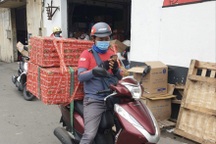 Shipper tại TPHCM đua nhau tắt app giao hàng, doanh nghiệp than trời