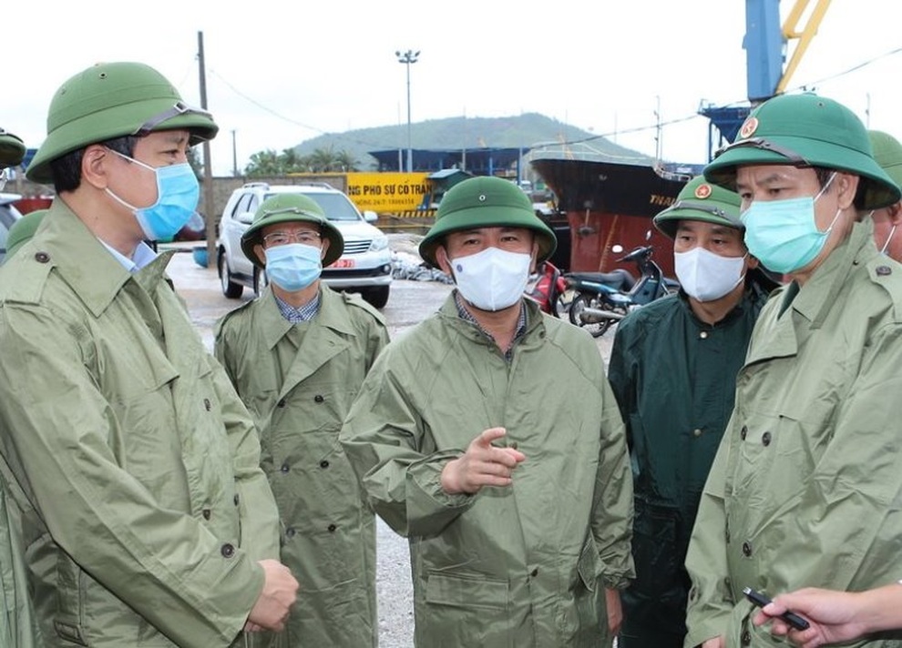 Huy động lực lượng tìm kiếm ngư dân trôi dạt trên biển sau bão số 2 - 3 Huy động lực lượng tìm kiếm ngư dân trôi dạt trên biển sau bão số 2 - 3
