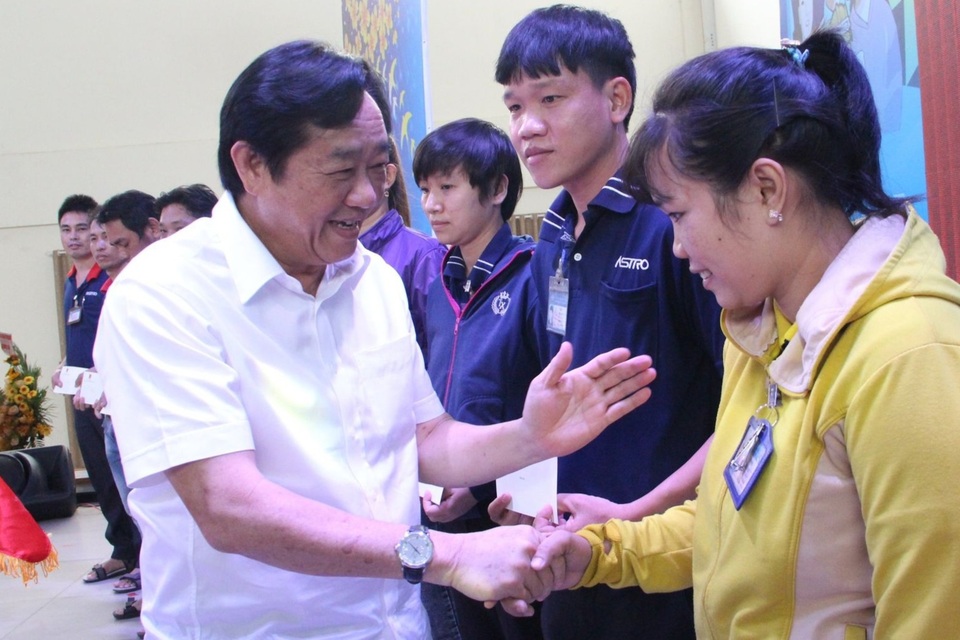Công nhân Bình Dương phải là hình mẫu năng suất, tiếp thu công nghệ mới - 5 Công nhân Bình Dương phải là hình mẫu năng suất, tiếp thu công nghệ mới - 5