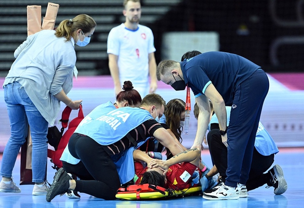 Hình ảnh chiến đấu kiên cường của tuyển futsal Việt Nam ở World Cup - 9 Hình ảnh chiến đấu kiên cường của tuyển futsal Việt Nam ở World Cup - 9