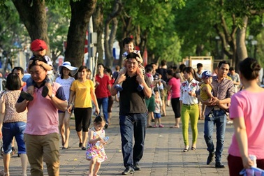 Bỏ phạt vi phạm công tác dân số, yêu cầu cán bộ sinh đủ 2 con