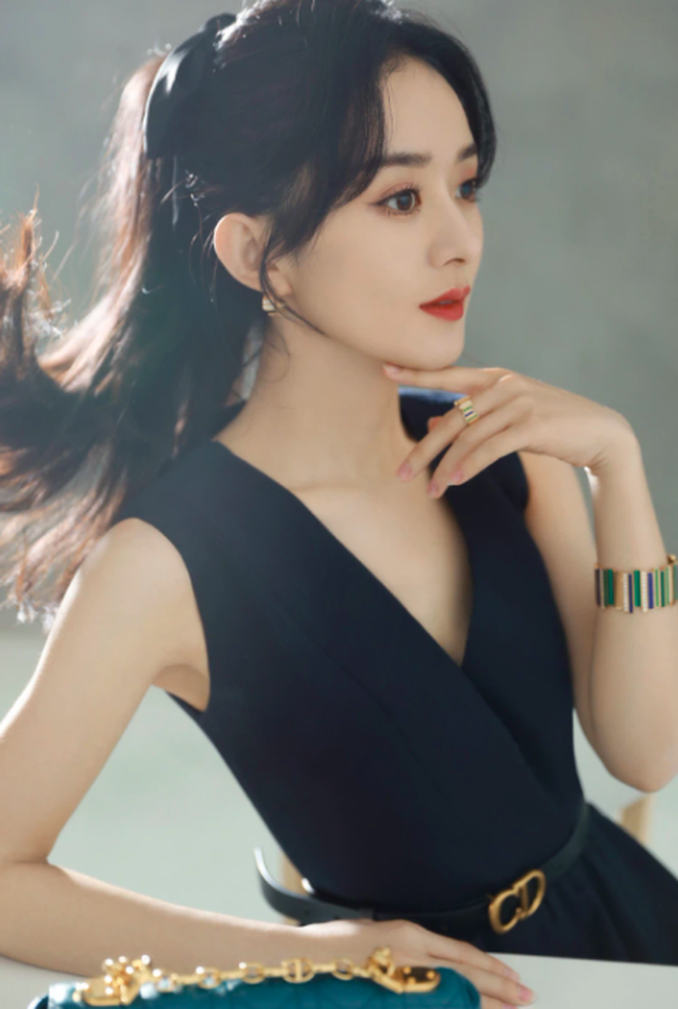 Triệu Lệ Dĩnh cuốn hút với thần thái vạn người mê - 2