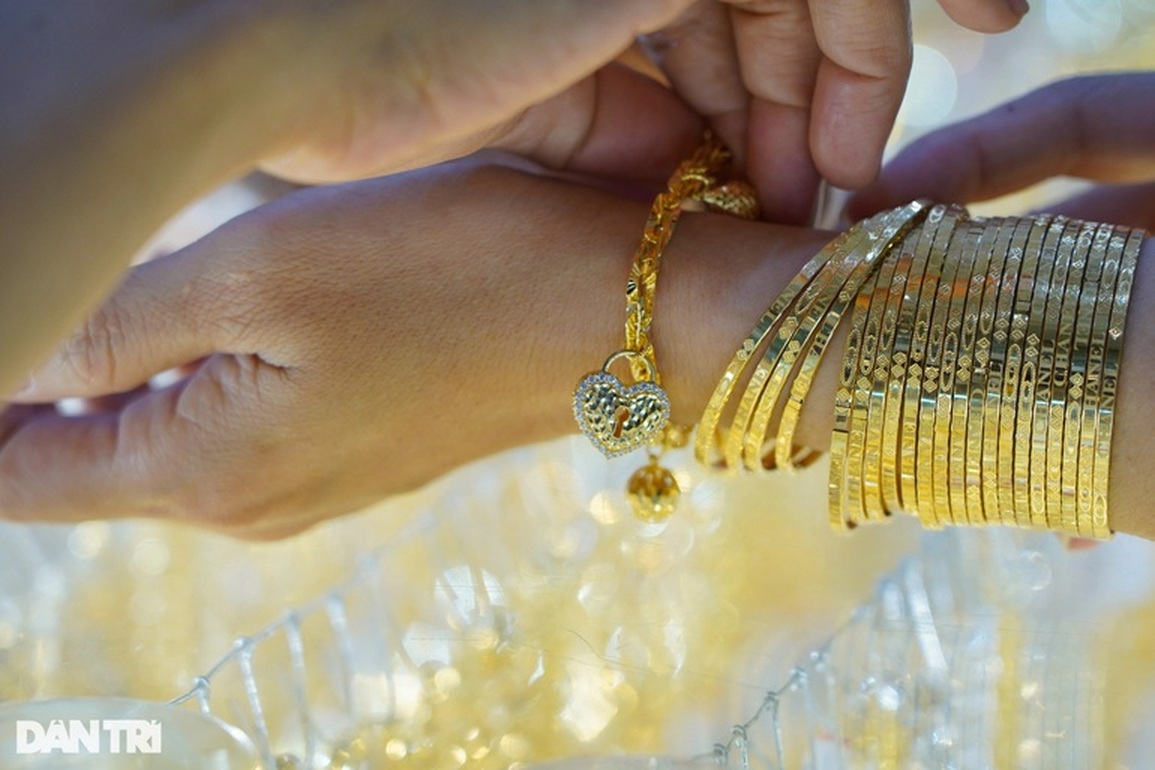 Giá vàng sau ngày Thần Tài: Sáng giảm sốc, chiều bật tăng 600.000 đồng - 1 Giá vàng sau ngày Thần Tài: Sáng giảm sốc, chiều bật tăng 600.000 đồng - 1
