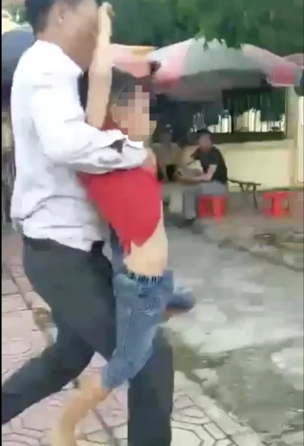 Nỗi đau cô con gái phải viết thư chọn bố hay mẹ gửi tòa - 3 Nỗi đau cô con gái phải viết thư chọn bố hay mẹ gửi tòa - 3