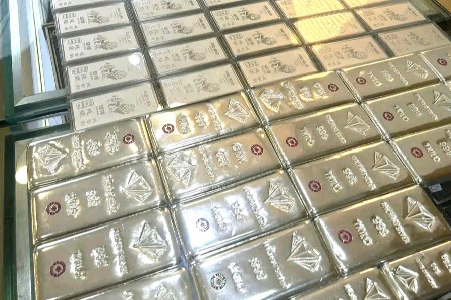 "Tay to" mua 18 tấn bạc trong một ngày, giá bạc vượt 80 triệu đồng/kg