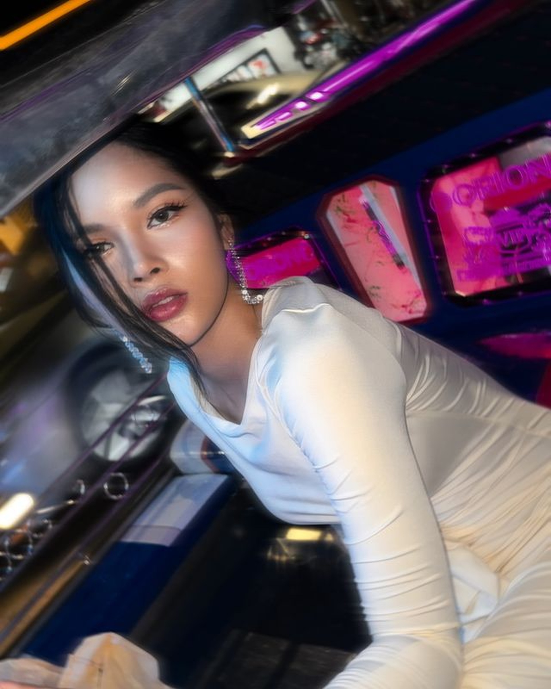 Nhan sắc 3 mỹ nhân chuyển giới bất ngờ xuất hiện trong MV của Lisa - 3 Nhan sắc 3 mỹ nhân chuyển giới bất ngờ xuất hiện trong MV của Lisa - 3