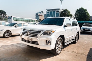 Chủ xe Lexus LX 570 chi 400 triệu đồng chỉ để "lột xác" nội thất