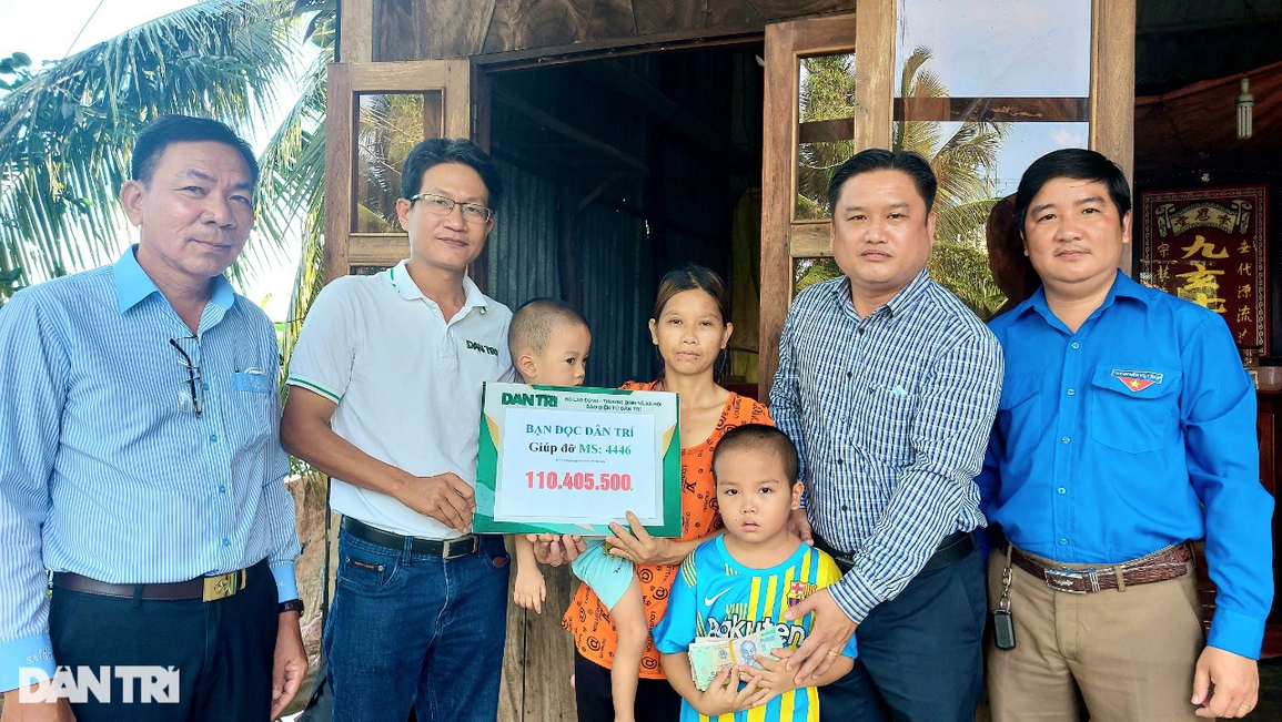 Bạn đọc Dân trí giúp 2 con câm ở với mẹ khờ hơn 116 triệu đồng - 1 Bạn đọc Dân trí giúp 2 con câm ở với mẹ khờ hơn 116 triệu đồng - 1