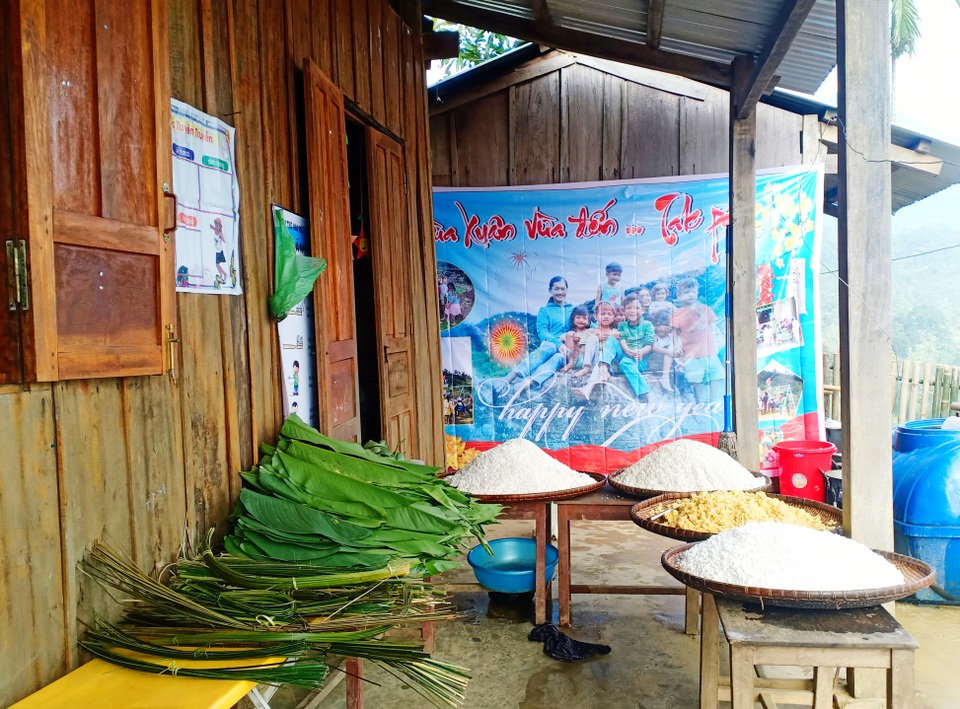 Thầy trò vùng cao cùng nấu bánh chưng tặng học sinh nghèo đón Tết - 1 Thầy trò vùng cao cùng nấu bánh chưng tặng học sinh nghèo đón Tết - 1