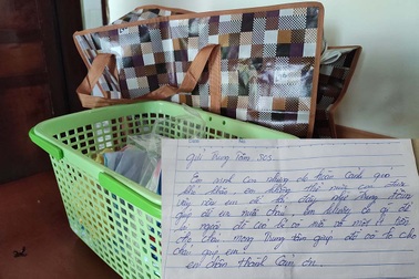 Mẹ bỏ con sơ sinh trước cổng làng trẻ SOS, nhấn còi liên tục để có người ra nhận