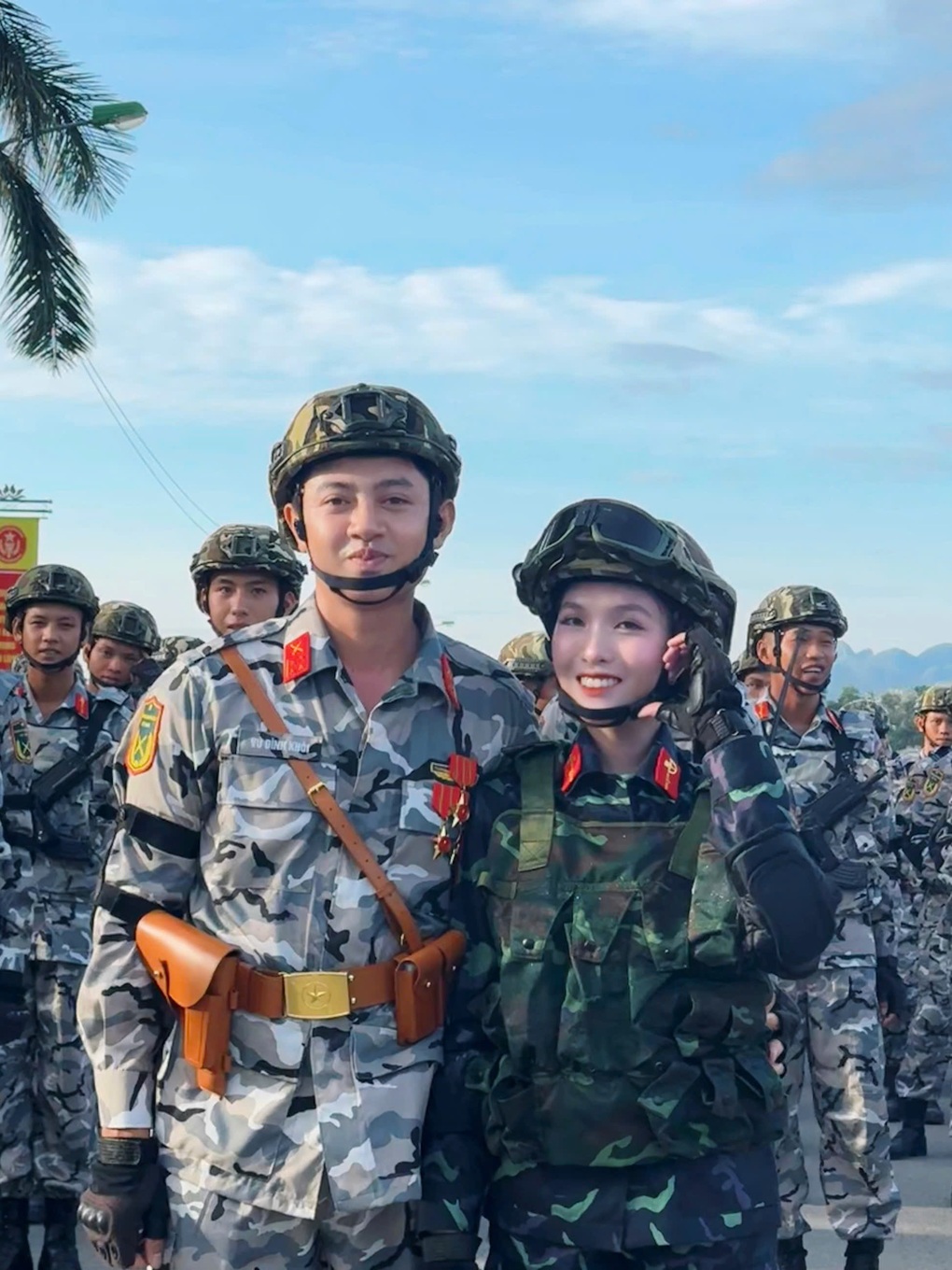 Chuyện tình sau nụ hôn bên Lăng Bác của đôi chiến sĩ diễu binh gây sốt - 2 Chuyện tình sau nụ hôn bên Lăng Bác của đôi chiến sĩ diễu binh gây sốt - 2