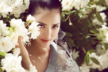 Lý Nhã Kỳ đẹp nồng nàn trên đất Pháp