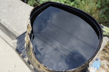 Bắt quả tang xe hút bể phốt đổ gần 3 tấn nhớt thải xuống cống