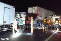 4 ô tô dính chặt trên cao tốc Trung Lương, 2 người thương vong